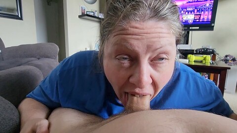 La vicina paffuta Lindsay86 mi desidera moltissimo, ma devo sbrigarmi prima che la moglie torni!