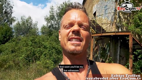 Deutsche Gothic-Girl wird missioniert und die Muschi gefingert