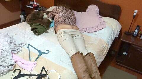 Inexperienced, getting off, pajas