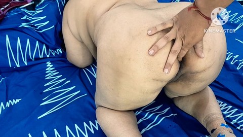 Die Freundin will ein wenig rauen Spaß mit ihrem Freund