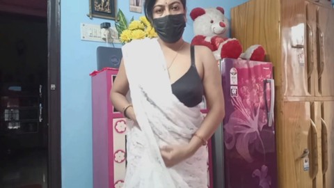 La caliente chica india Pallavi11 tiene una sesión cercana de onanismo con estimulación y un intenso juego de sexo anal para alcanzar el orgasmo.