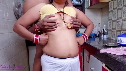 Le beau-père devient coquin avec sa belle-fille Kajal_Pro dans la cuisine
