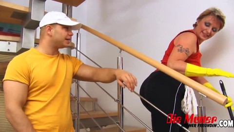 Старые и молодые, минет, приёмная мама