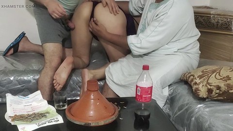Bella ragazza araba del Marocco si lega a attore tunisino