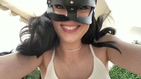Chica masturbandose, encendio, minas dominan y se sientan en las caras