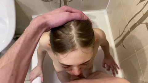 Die dickste Chick gibt einen schlampigen Blowjob und wird im Badezimmer ins Gesicht gefickt