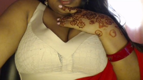 La chaude Desi Bhabhi expose ses seins et caresse ses tétons