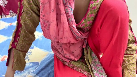 La bellezza bangladese Bdsex24 stuzzica con tocchi maliziosi e rapporti orali