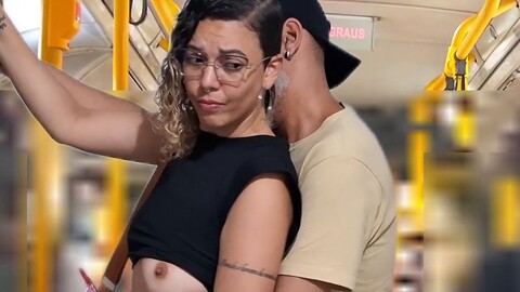 Foutre-salope, un vieil homme, public clignotant