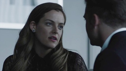 Heiße Schlampe beim Sex mit einem gehörnten Ehemann