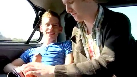 Kostenloser Pornofilm mit attraktiven queeren Teenagern in verspielten schwulen Abenteuern