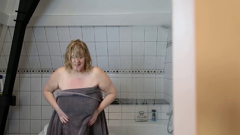Fingering herself, pussy fingering orgasm, milf mom
